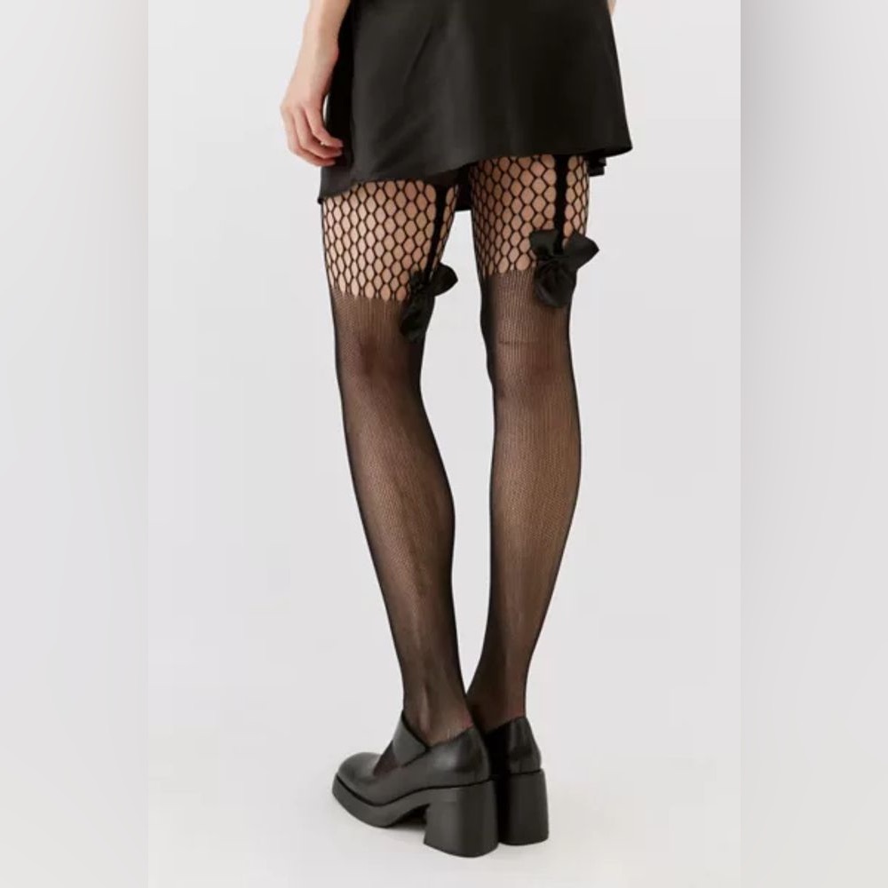 URBAN OUTFITTERS
High Bow Mixed Fishnet Tight